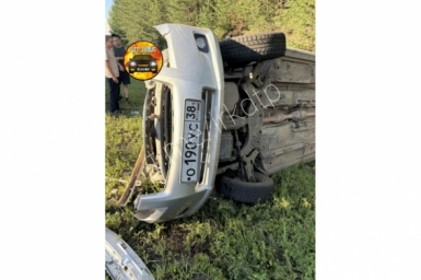 Toyota Corolla Fielder вылетела с дороги и опрокинулась в Нижнеудинском районе