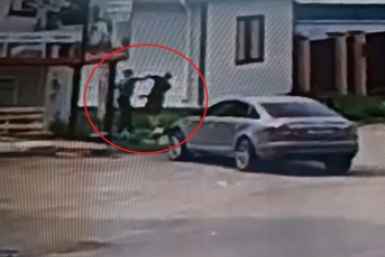 Кадр с камеры видеонаблюдения на месте происшествия СК по Бурятии