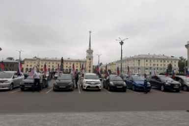 Автопробег состоялся в Ангарске в честь Дня Государственного флага России