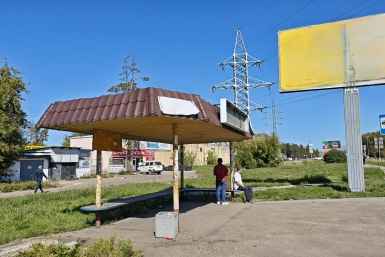 Каркас проржавел, но ещё стоит - горожане оценили состояние остановок в Ангарске