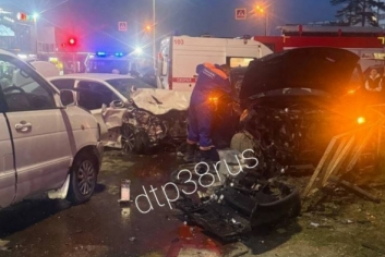 Жесткое ДТП с несколькими автомобилями произошло в Ангарске ДТП 38RUS в Макс (12+)