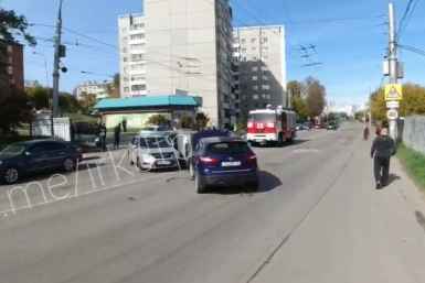Машина опрокинулась в результате тройного ДТП в Юбилейном в Иркутске