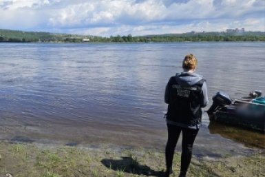 Два человека погибли после столкновения лодки с брёвнами на Ангаре: дело передали в суд