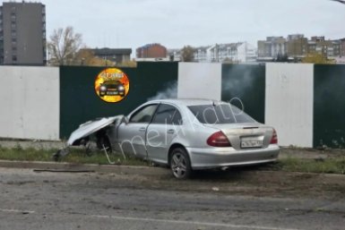 Лихач на Mercedes-Benz снёс опору электроосвещения в Иркутске
