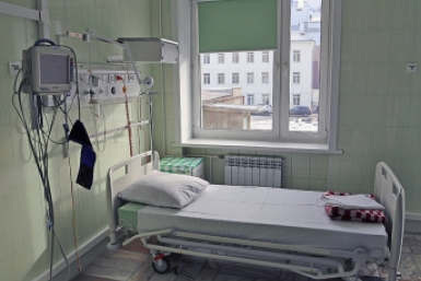 Медведь пробрался на территорию больницы в Киренске