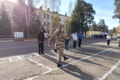 Около 220 школьников и студентов познакомились со службой в армии в Ангарске