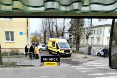 Легковушка "вылетела" на тротуар в Ангарске