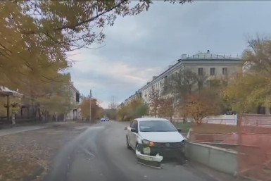 Легковушка врезалась в бетонный блок в Ангарске