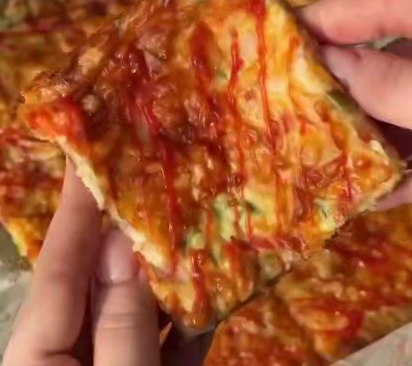 Мягкая, сочная и всегда получается: рецепт быстрой пиццы с ветчиной, огурчиками и помидорами телеграм-канал &quotРецепты 🧑‍🍳| Десерты Супы Закуски&quot (12+). 