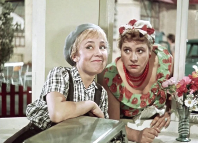 Кадр кадр из фильма &quotКоролева бензоколонки&quot (16+)