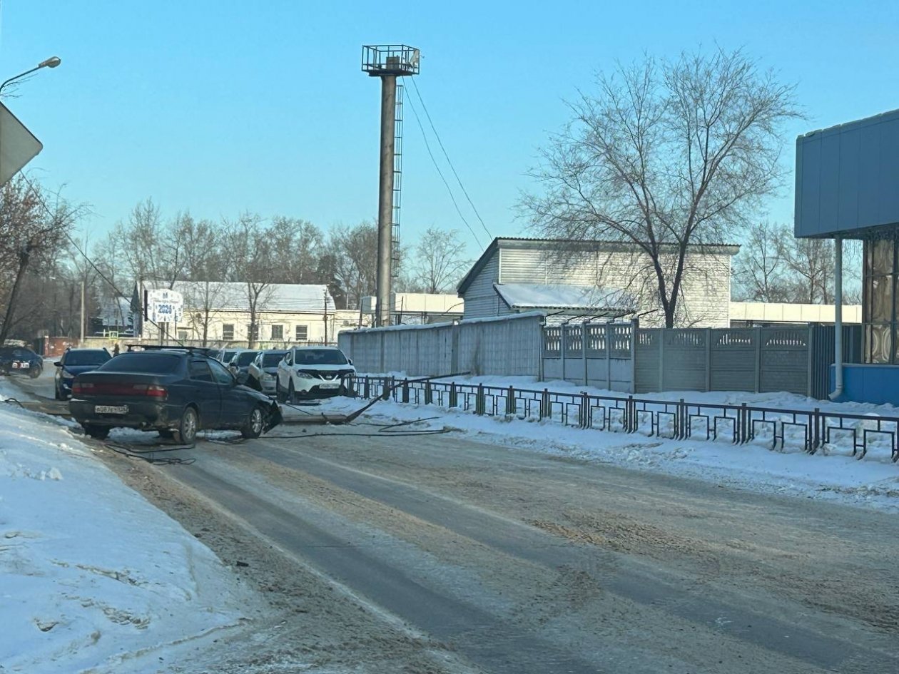 Автомобиль снес столб в Ангарске Тг-канал (18+) &quotДТП Ангарск&quot