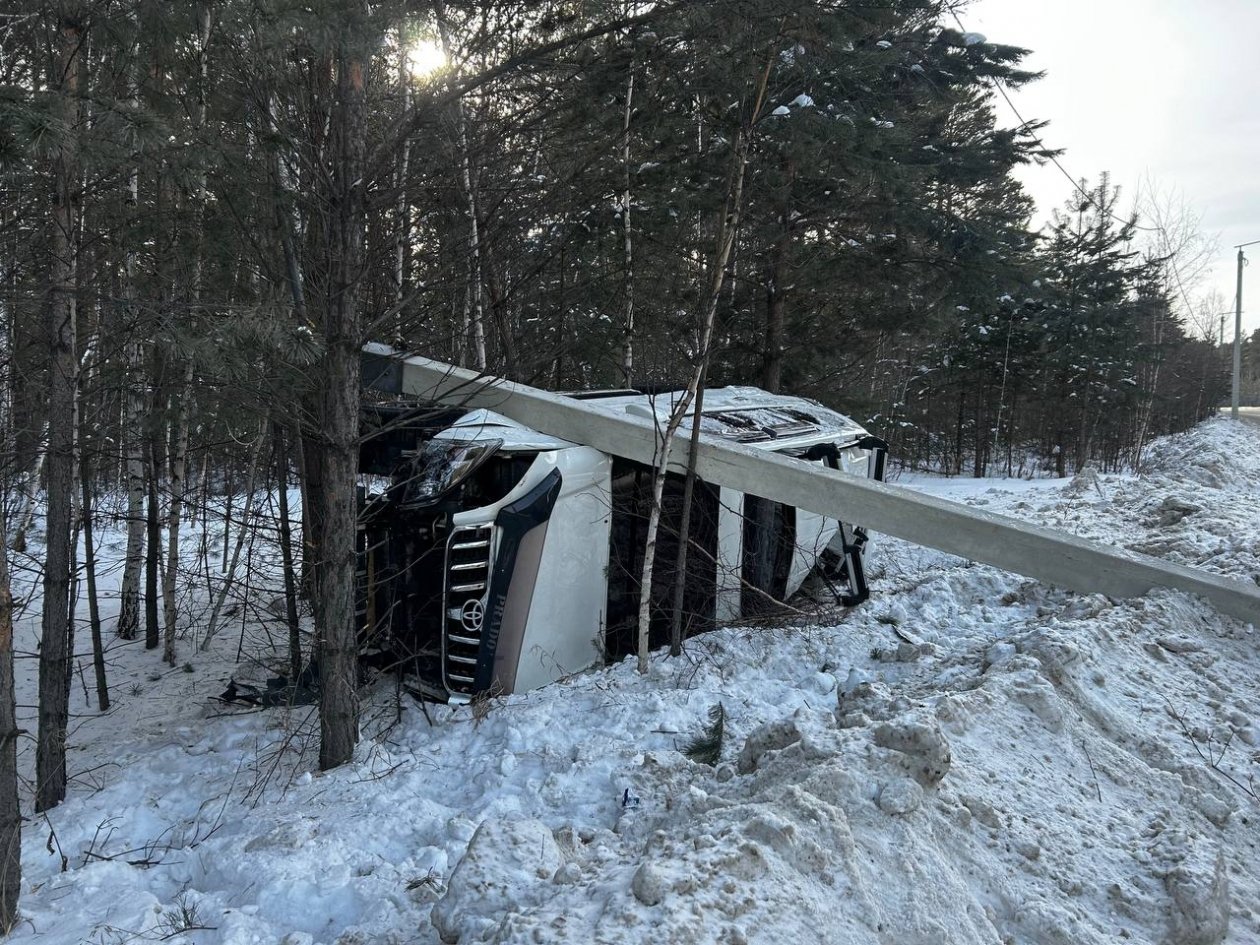 Toyota снесла опору линий электропередач в Ангарске Телеграм-канал (18+) &quotДТП38&quot