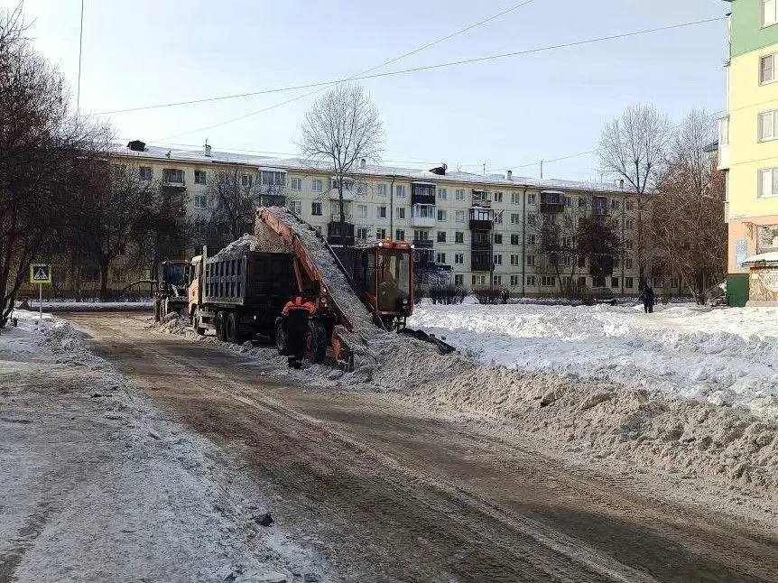 Снег убирают с шести улиц в Ангарске Пресс-служба администрации АГО