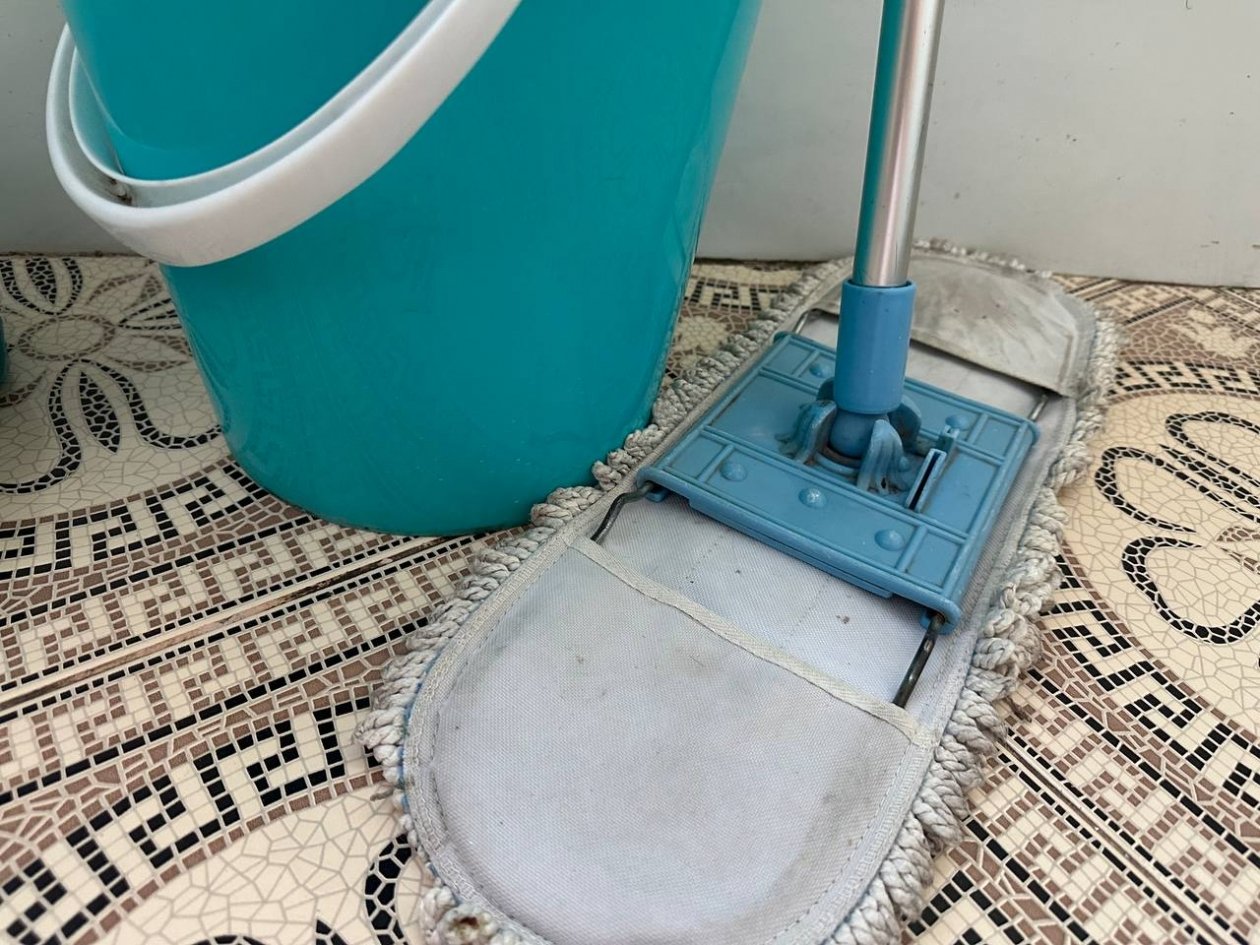 Мытье полов ИА SevastopolMedia.ru