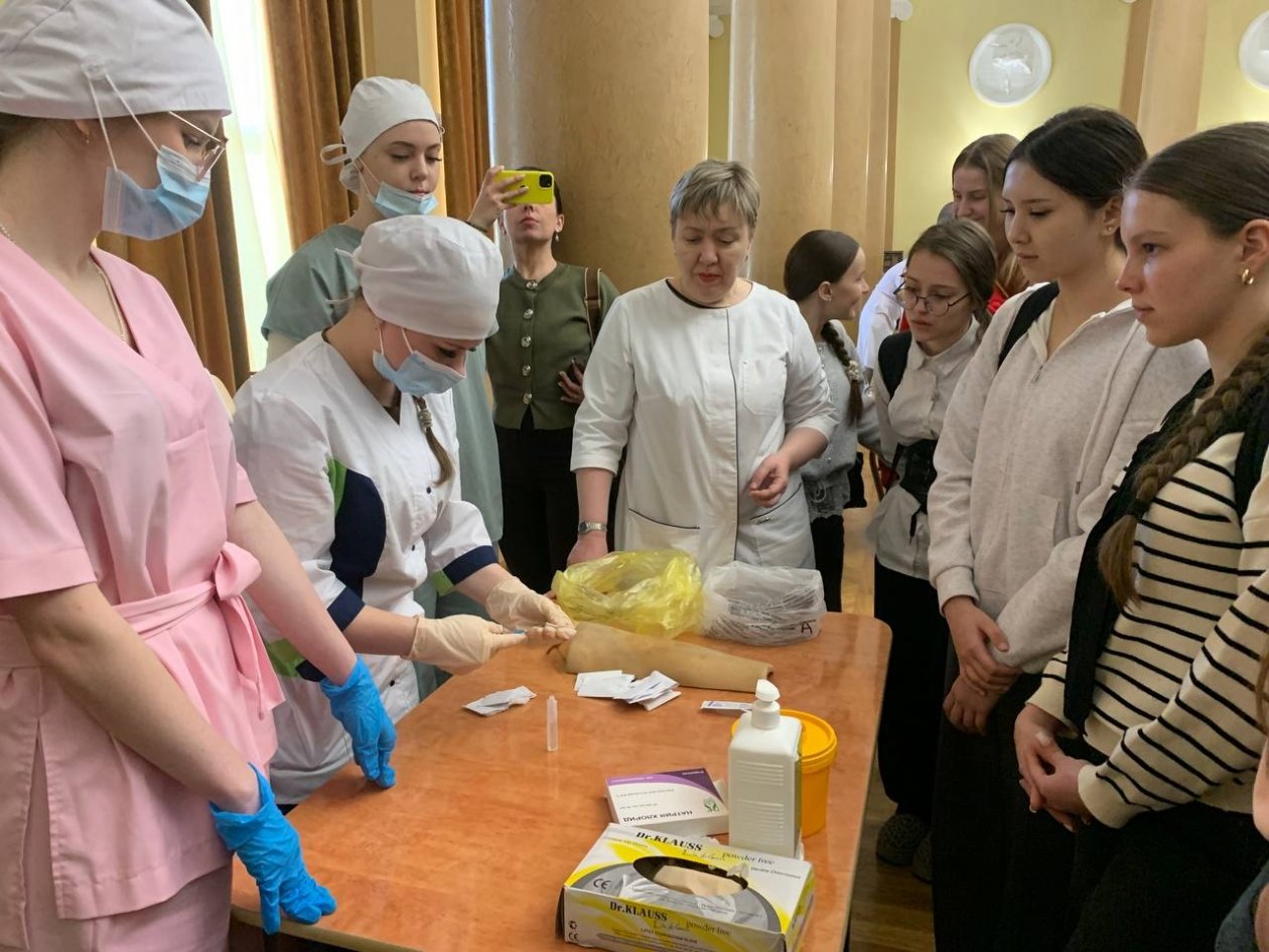 Акция &quotМедицинский поезд&quot собрала сотни школьников в Ангарске Пресс-служба администрации АГО