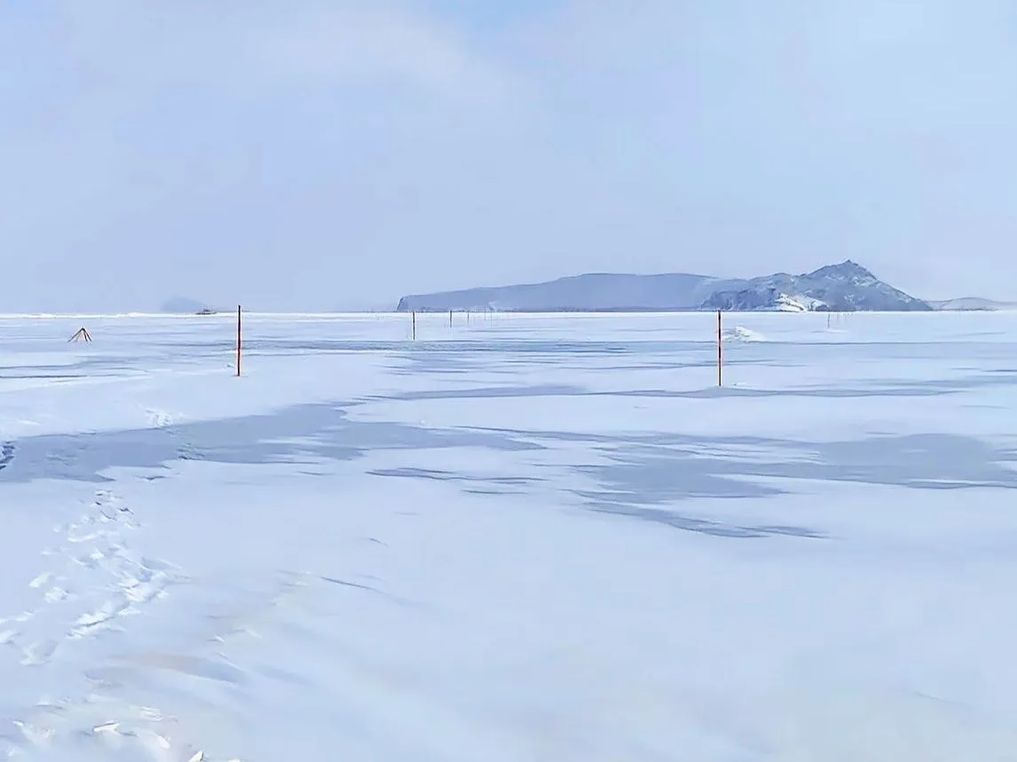 Ледовую переправу на Ольхон не запустили из-за трещины во льду Пресс-служба ГУ МЧС России по Иркутской области