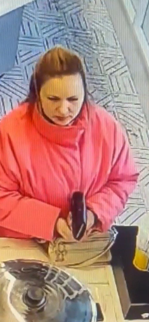 Подозреваемую в присвоении сдачи за неоплаченный товар разыскивают в Ангарске Пресс-служба УМВД России по АГО