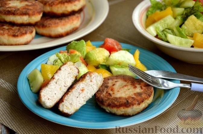 Котлеты из индейки с картофелем - сочные, сытные и воздушные. И в школу, и на работу самое то russianfood.com