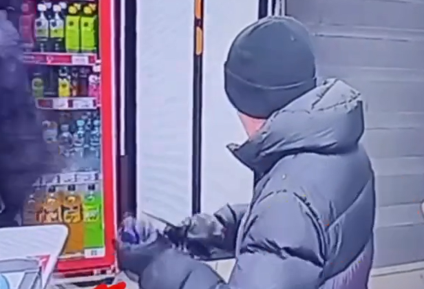 Мужчина размахивал кухонным ножом в ТЦ &quotОлимпиада&quot в Ангарске Тг-канал (18+) &quotНОВОСТИ🔹АНГАРСКА&quot