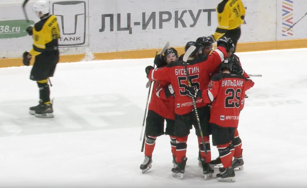 ХК &quotЕрмак&quot продолжает одерживать победы в серии домашних матчей в Ангарске Скриншот кадра из записи матча меду ХК &quotЕрмак&quot и ХК &quotДизелист&quot