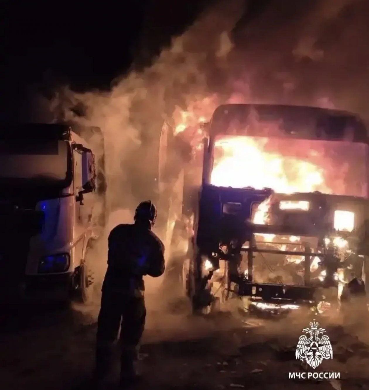 Дальнобойщик заживо сгорел в охваченной огнем фуре в Ангарске Пресс-служба ГУ МЧС России по Иркутской области