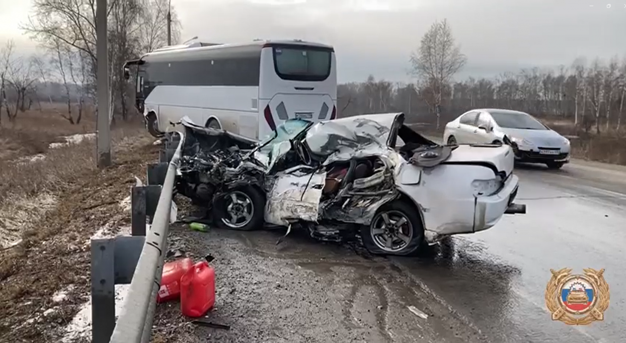 Четыре человека пострадали в жестком лобовом ДТП легковушки с автобусом в Усолье Отдел пропаганды Госавтоинспекции региона