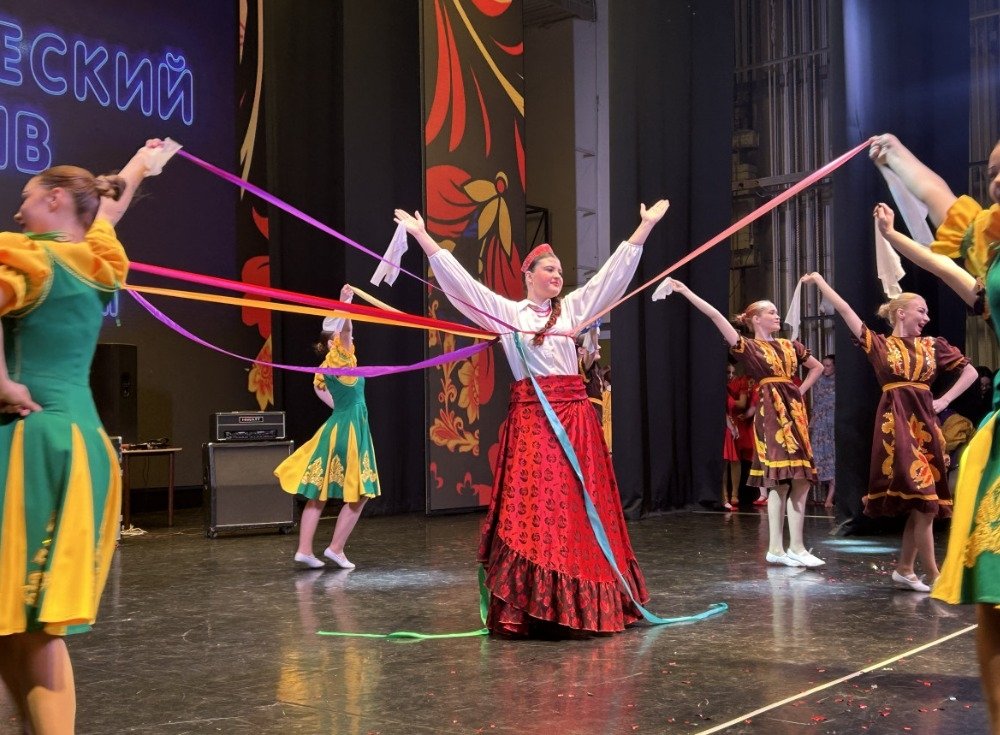 В ДК &quotНефтехимик&quot Ангарска состоялся гала-концерт фестиваля &quotБудь ярче&quot (6+) Пресс-служба администрации АГО