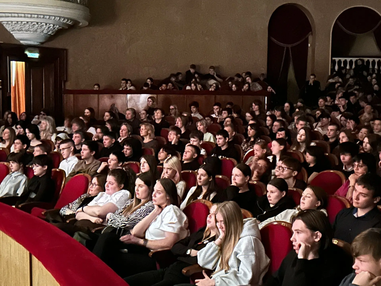 Более 500 молодых жителей Ангарска увидели спектакль о разрушительной силе алкоголя Пресс-служба администрации АГО