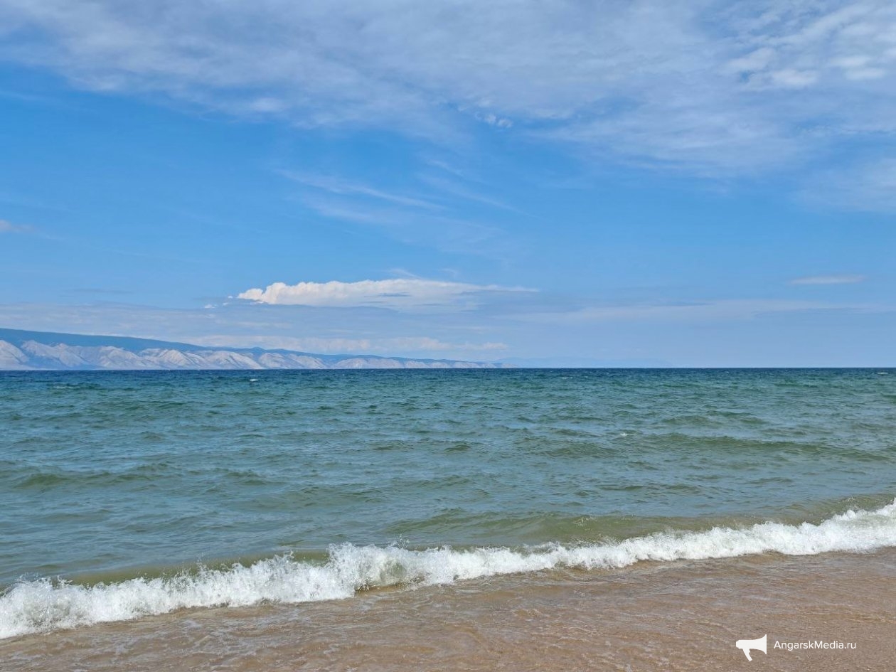 Вид на Байкал с Сарайского пляжа на острове Ольхон Анастасия Вострецова, корр. ИА AngarskMedia