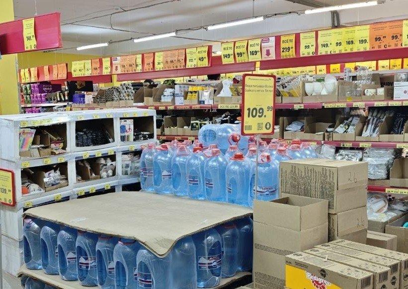 Пустеющие полки в магазинах: жители Ангарска не хотят пить желтую воду из-под крана Анастасия Вострецова, корр. ИА AngarskMedia