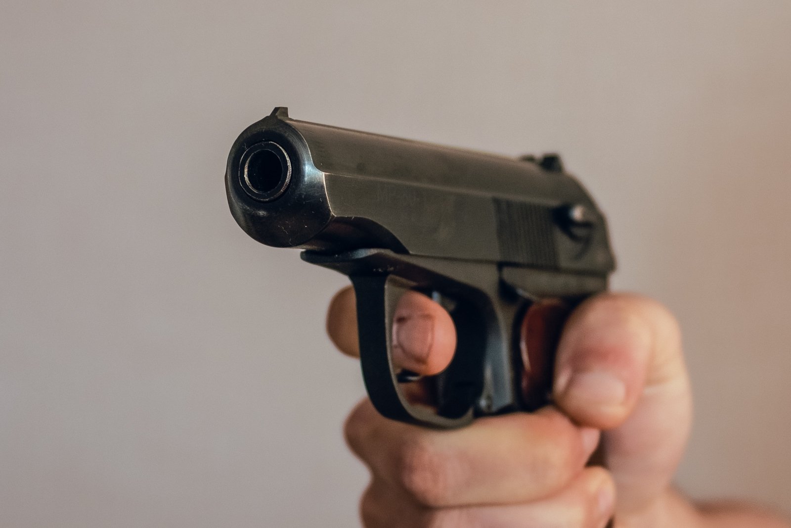 Преступник пытался ограбить банк, угрожая пистолетом Кулешов Е. С., ИА PrimaMedia.ru