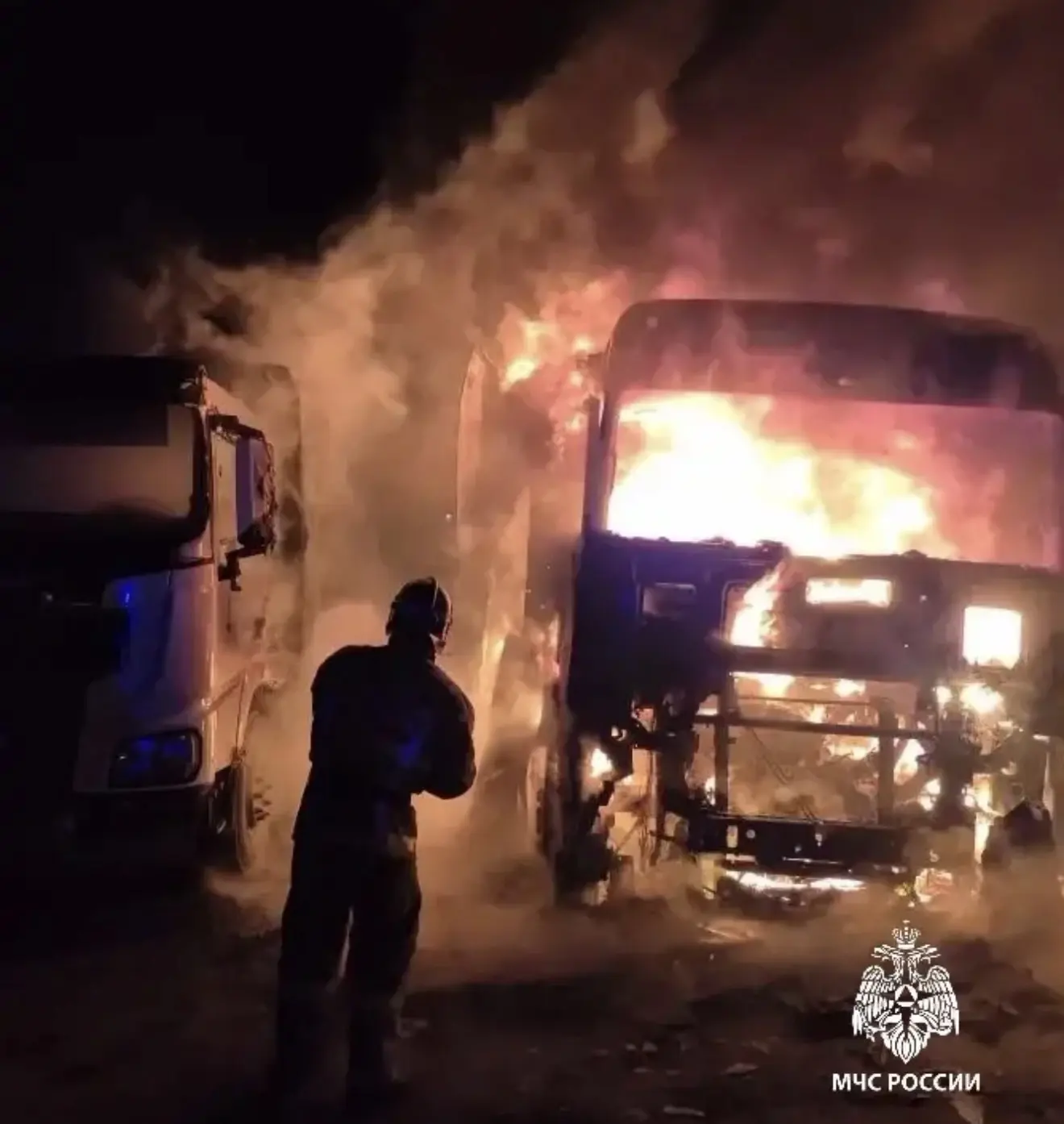 Дальнобойщик заживо сгорел в охваченной огнем фуре в Ангарске Пресс-служба ГУ МЧС России по Иркутской области