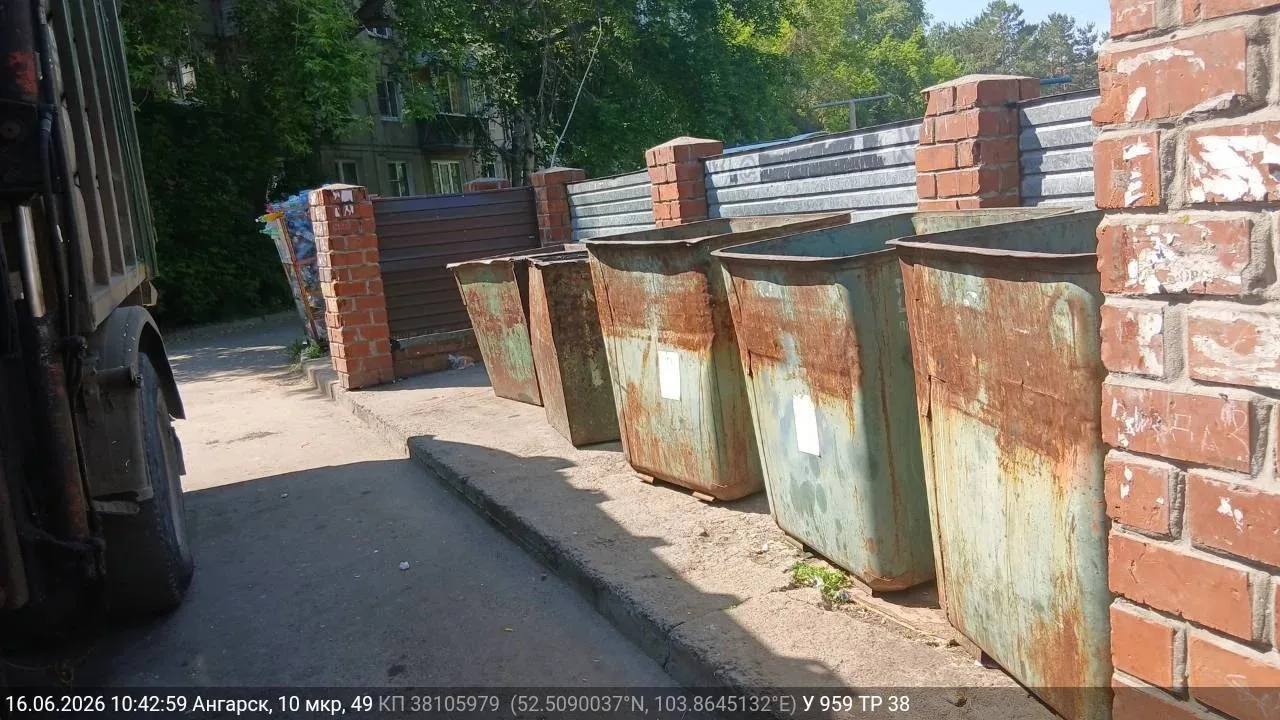 Мусор вывезли с переполненной контейнерной площадки в Ангарске после жалобы Канал в МАКСе (12+) губернатора Иркутской области Игоря Кобзева