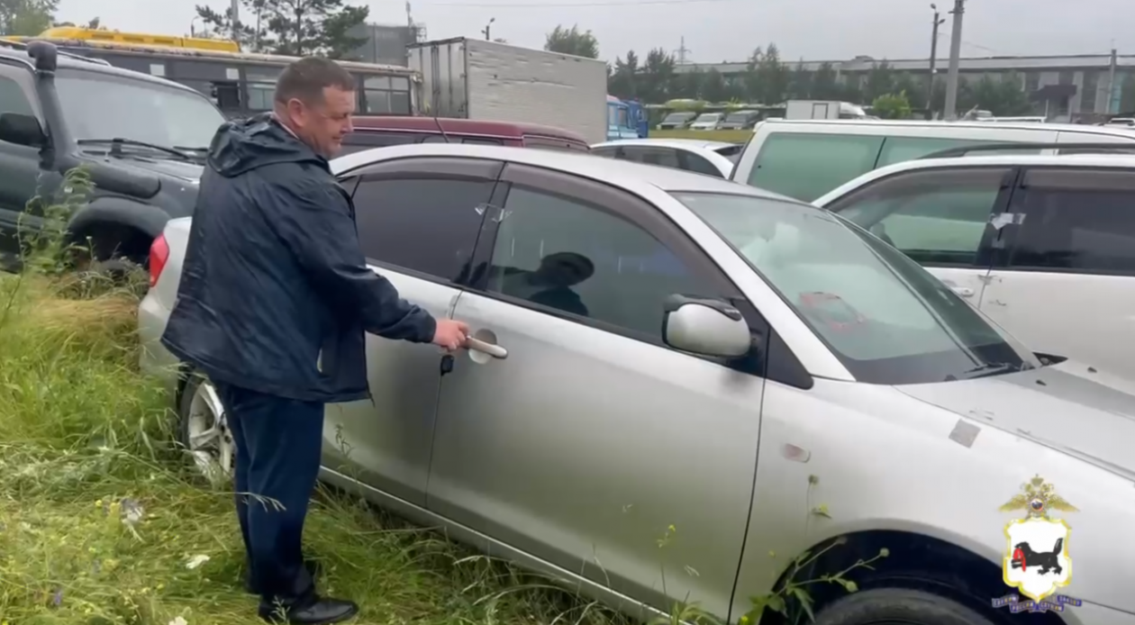 Угнанную 15 лет назад в Ангарске Toyota вернули законному владельцу Пресс-служба ГУ МВД России по Иркутской области