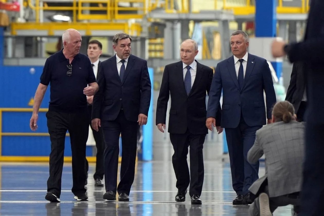 Кобзев передал Путину предложения по ключевым проектам Иркутской области Пресс-служба губернатора Иркутской области