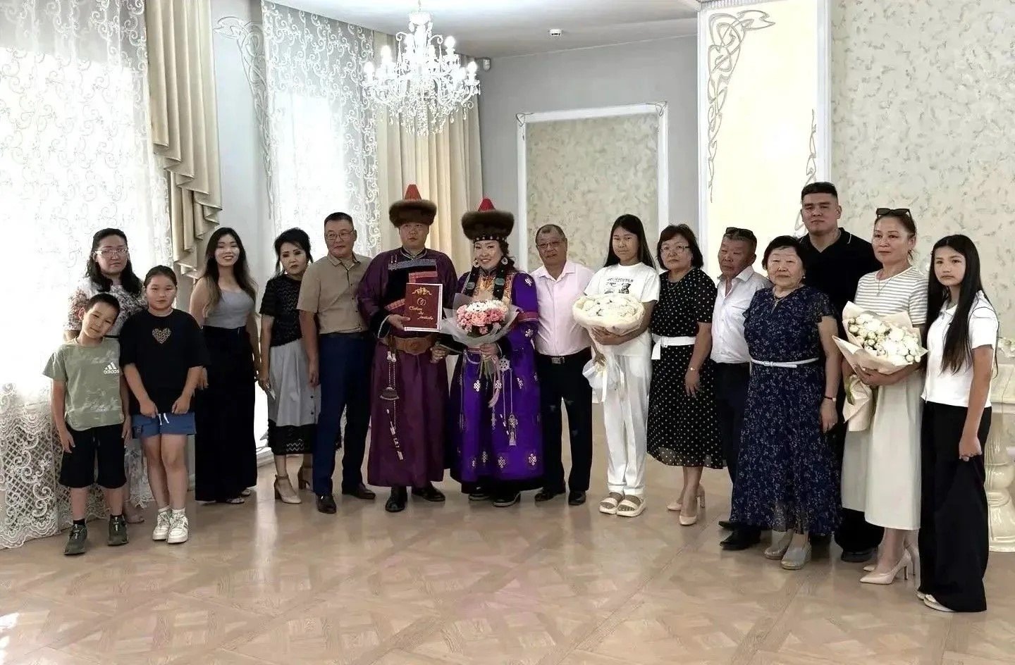 Свадьба в национальных бурятских костюмах прошла в Чите