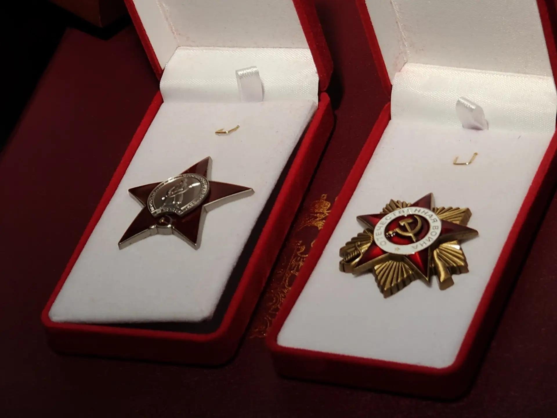 Спустя 80 лет награды нашли своих героев: в Савватеевке семьям передали ордена фронтовиков Пресс-служба администрации АГО