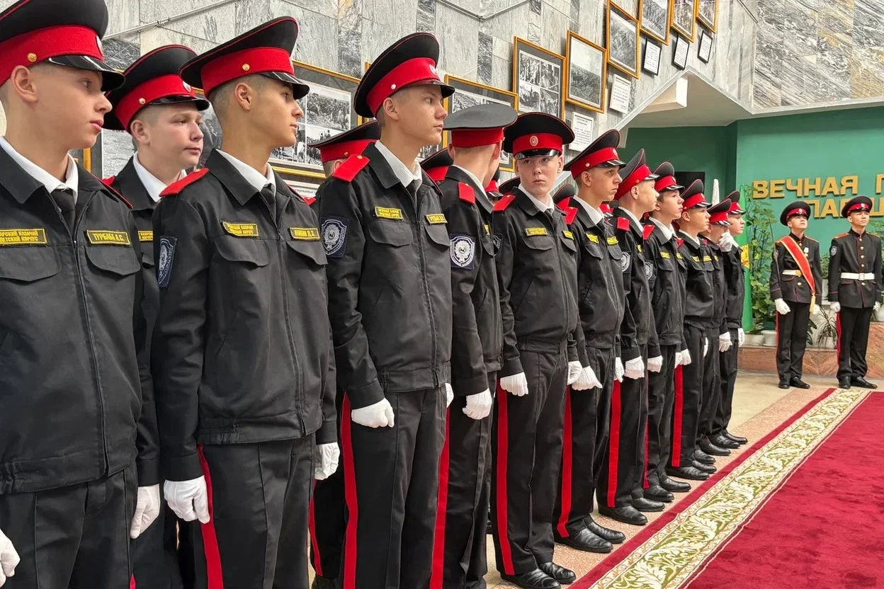 Клятву кадета впервые принесли ученики Ангарского казачьего кадетского корпуса Пресс-служба правительства Иркутской области